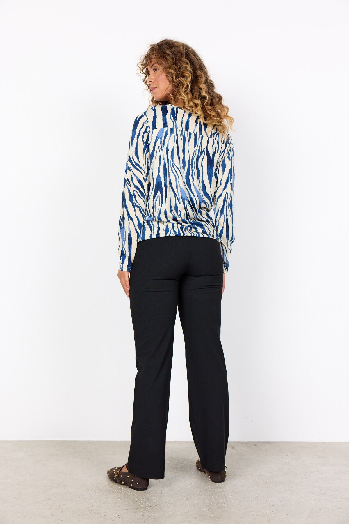 SC-FELICITY AOP 522 Blus mörkblå