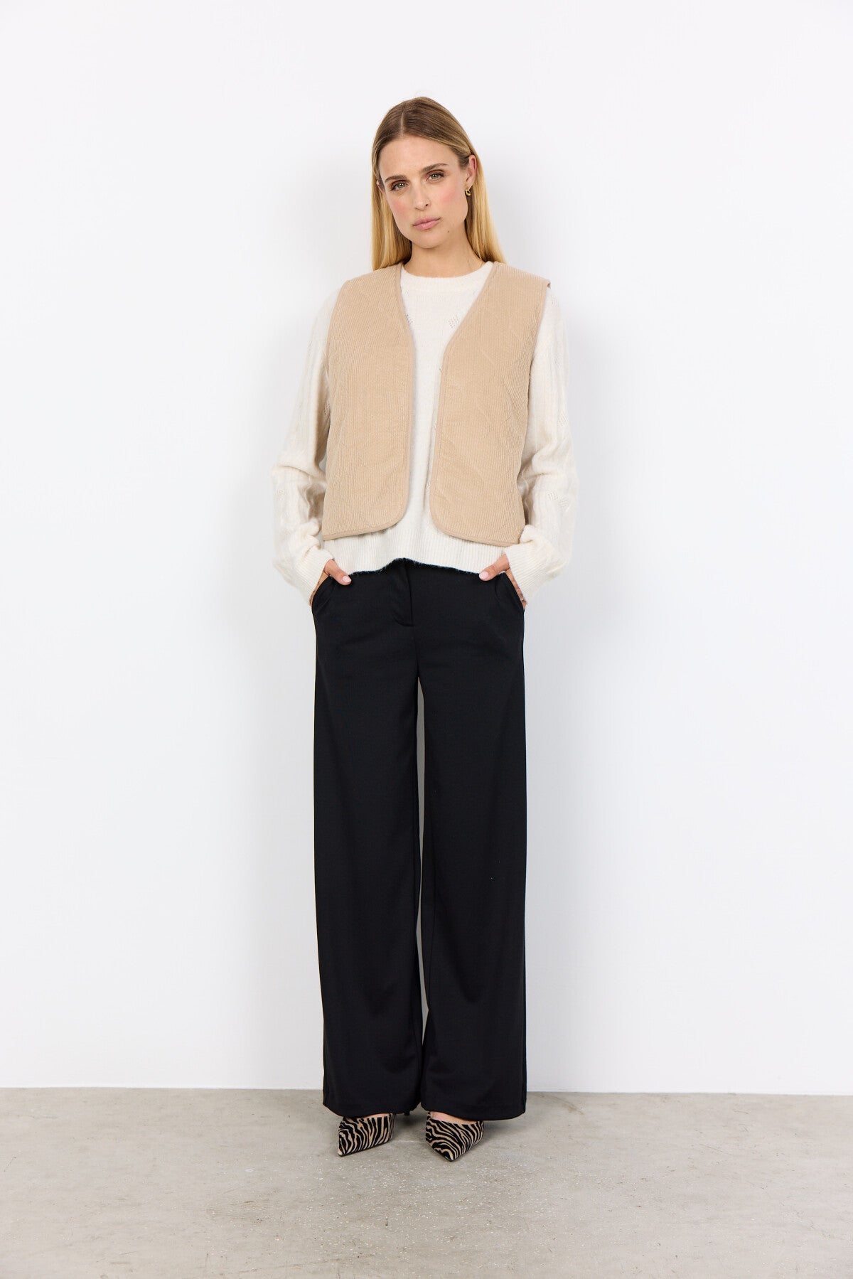 SC-BINDI 17 Väst Sand