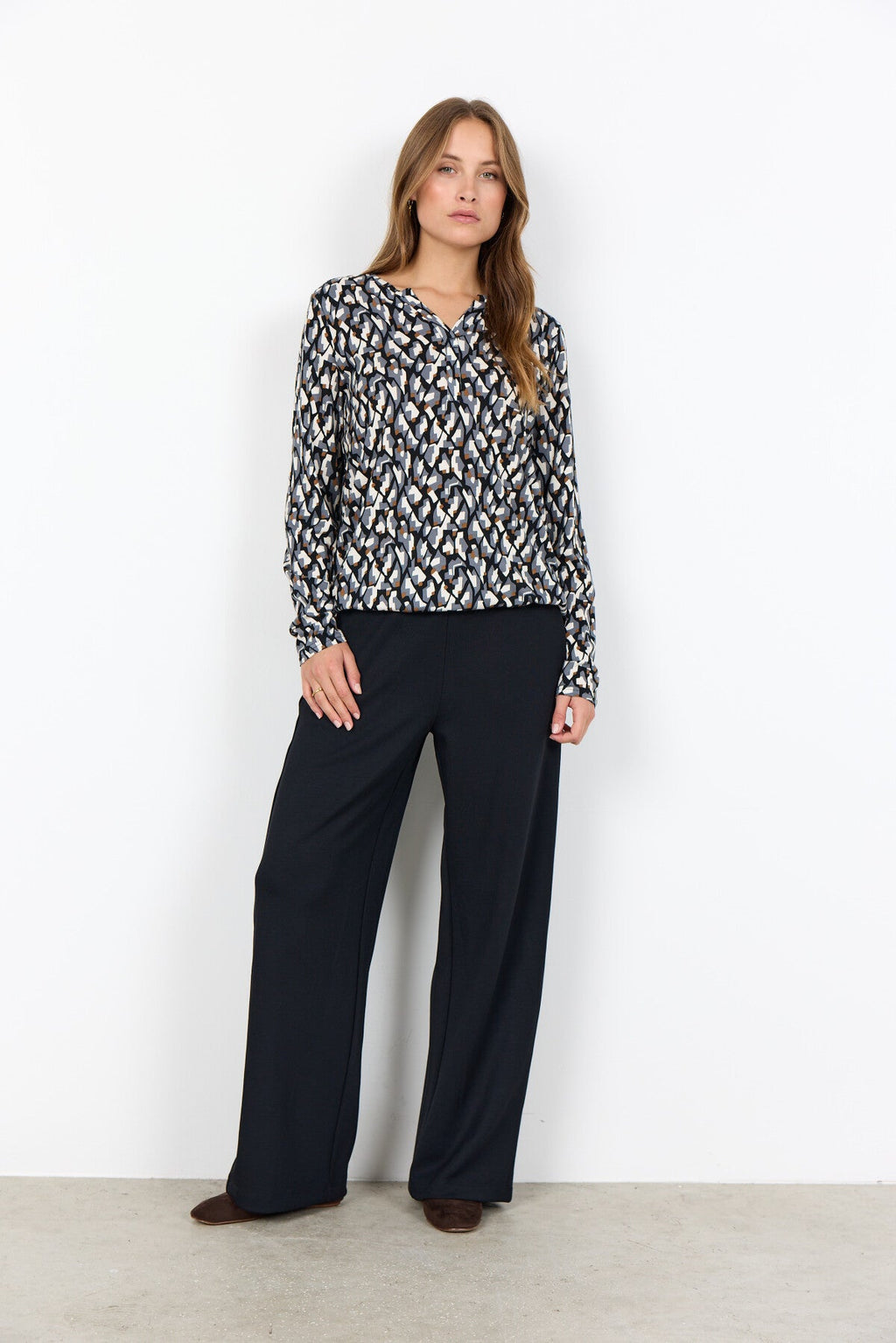 SC-FELICITY AOP 527 Blus Svart