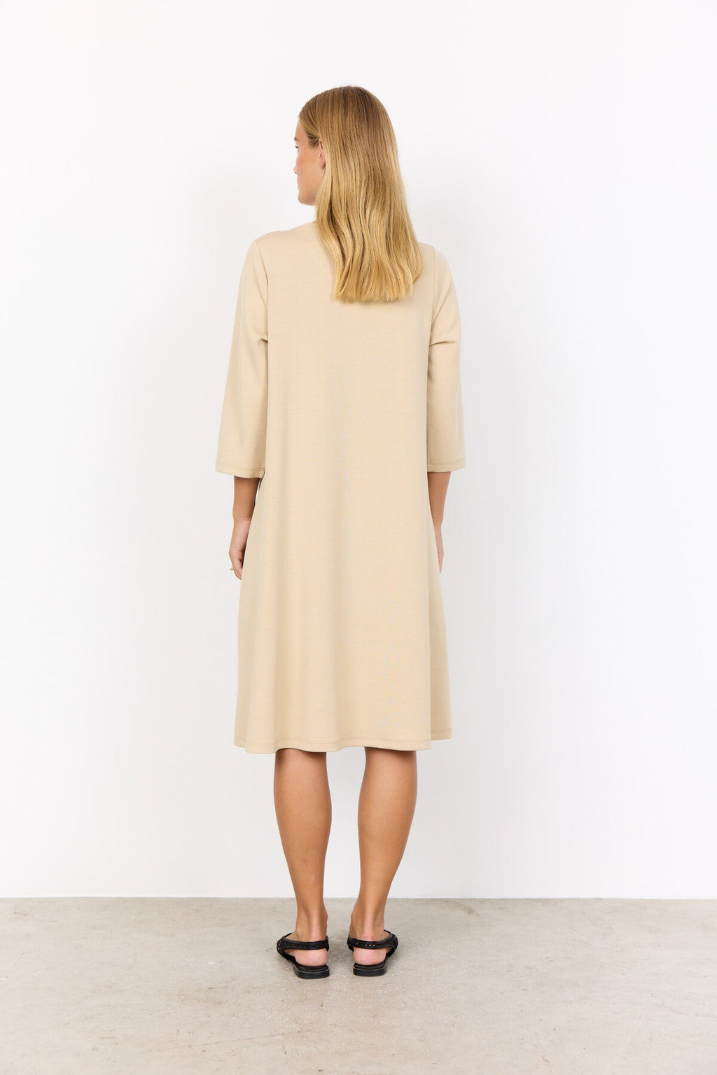 SC-BANU 155 Klänning Sand