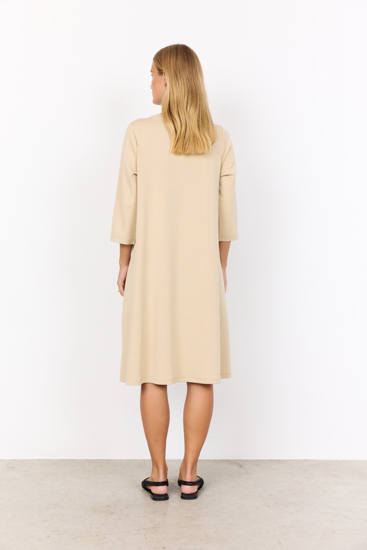 SC-BANU 155 Klänning Sand