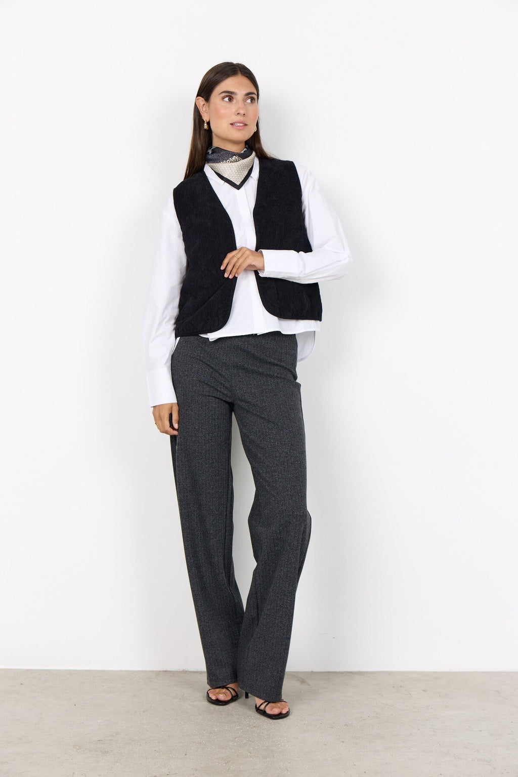 SC-BINDI 17 Väst Svart