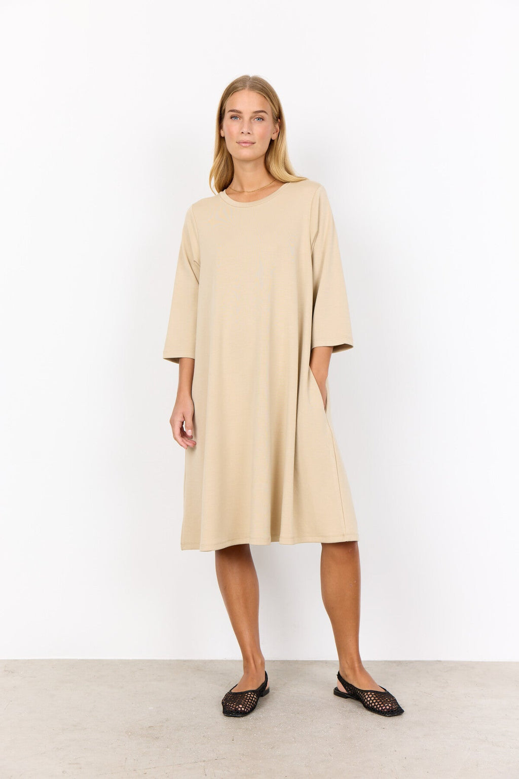 SC-BANU 155 Klänning Sand