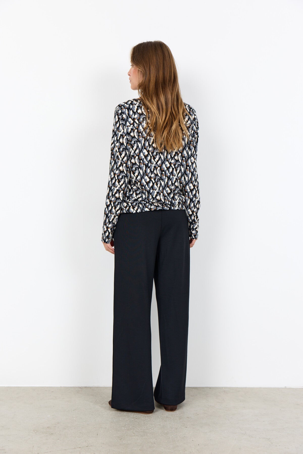 SC-FELICITY AOP 527 Blus Svart