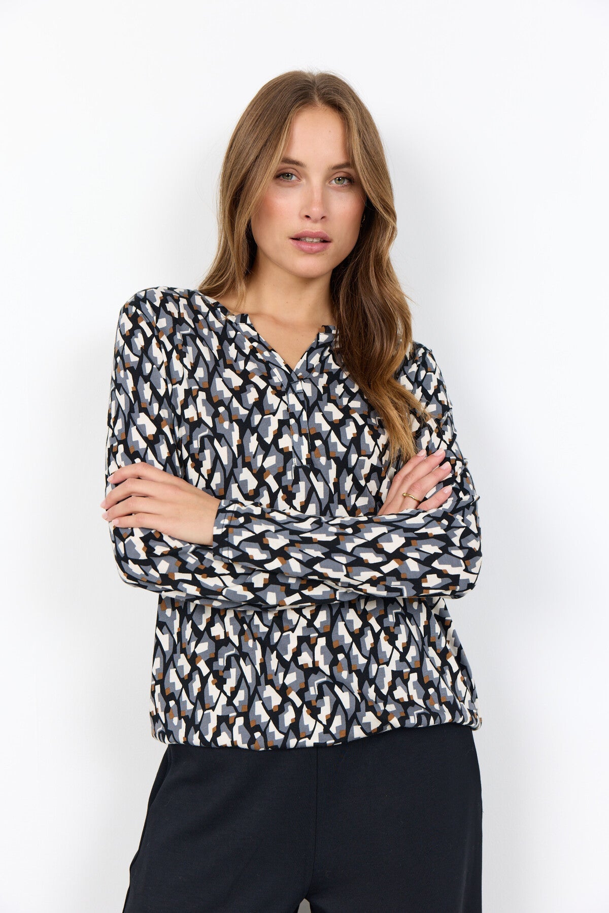 SC-FELICITY AOP 527 Blus Svart