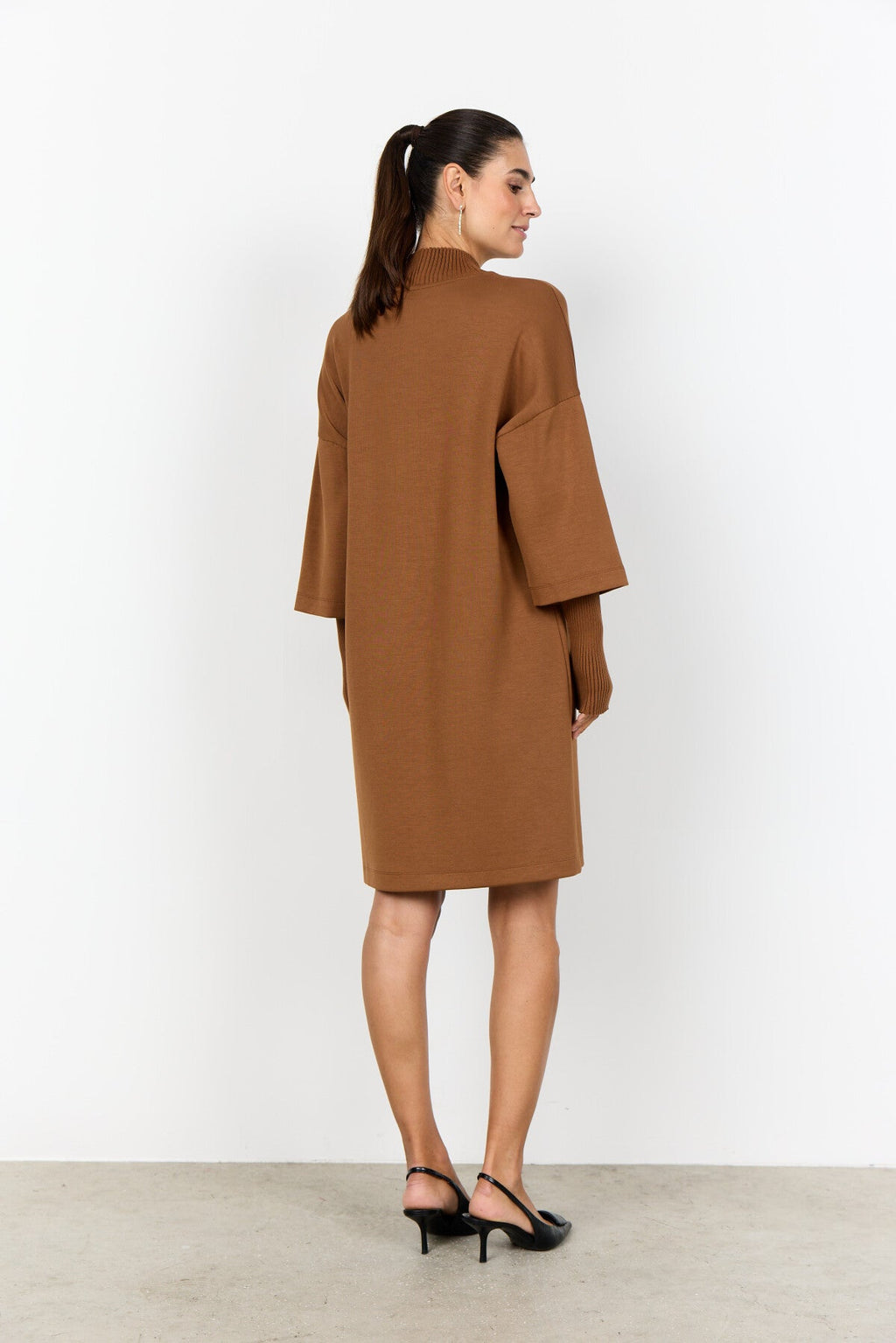 SC-BANU 273 Klänning Brün