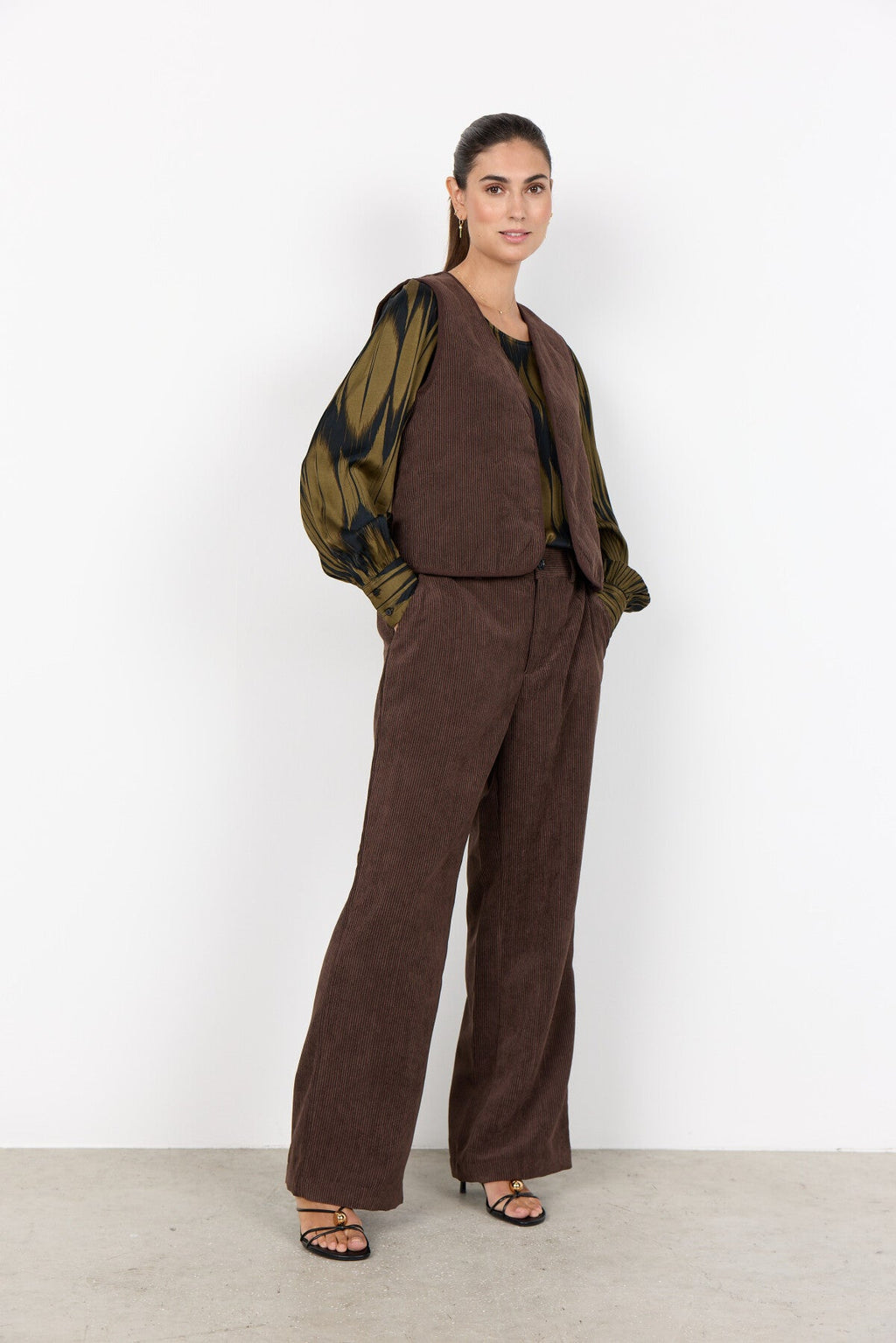 SC-BINDI 17 Väst Mörkbrun