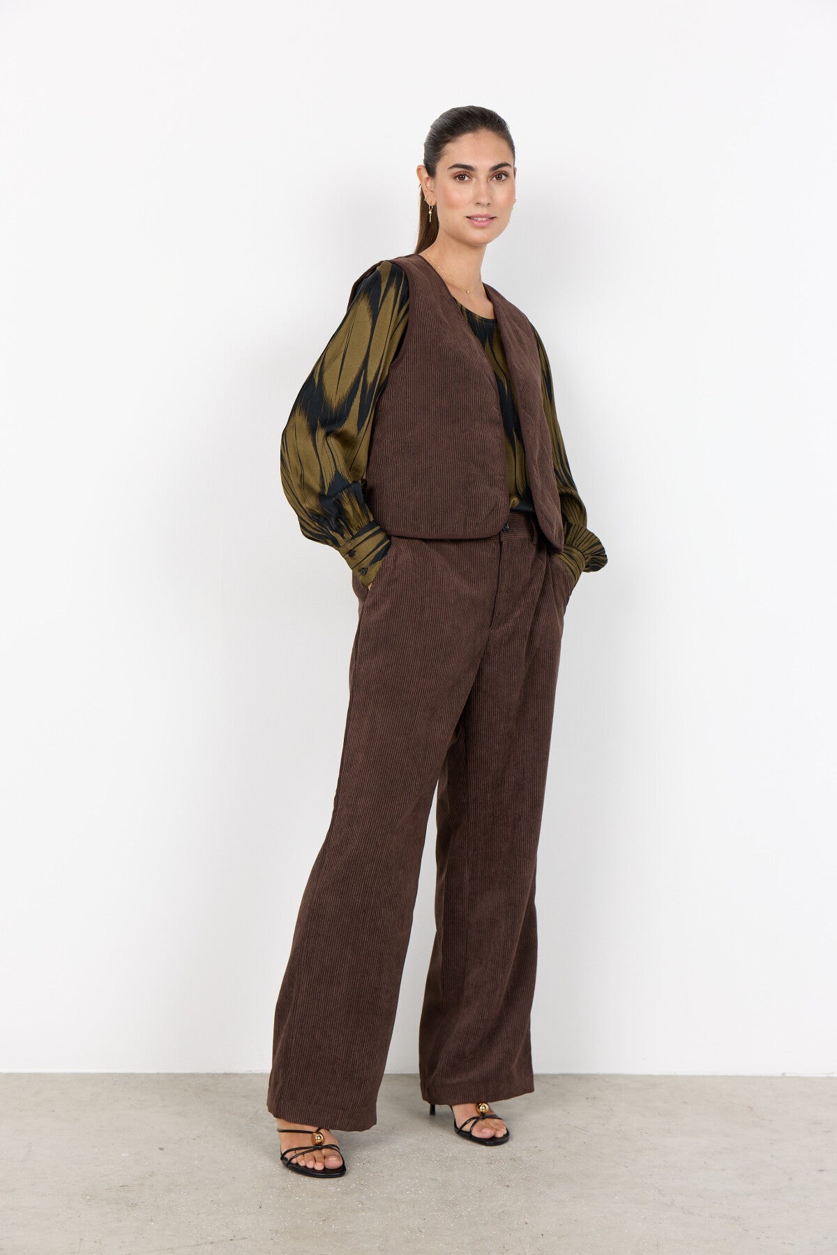 SC-BINDI 17 Väst Mörkbrun